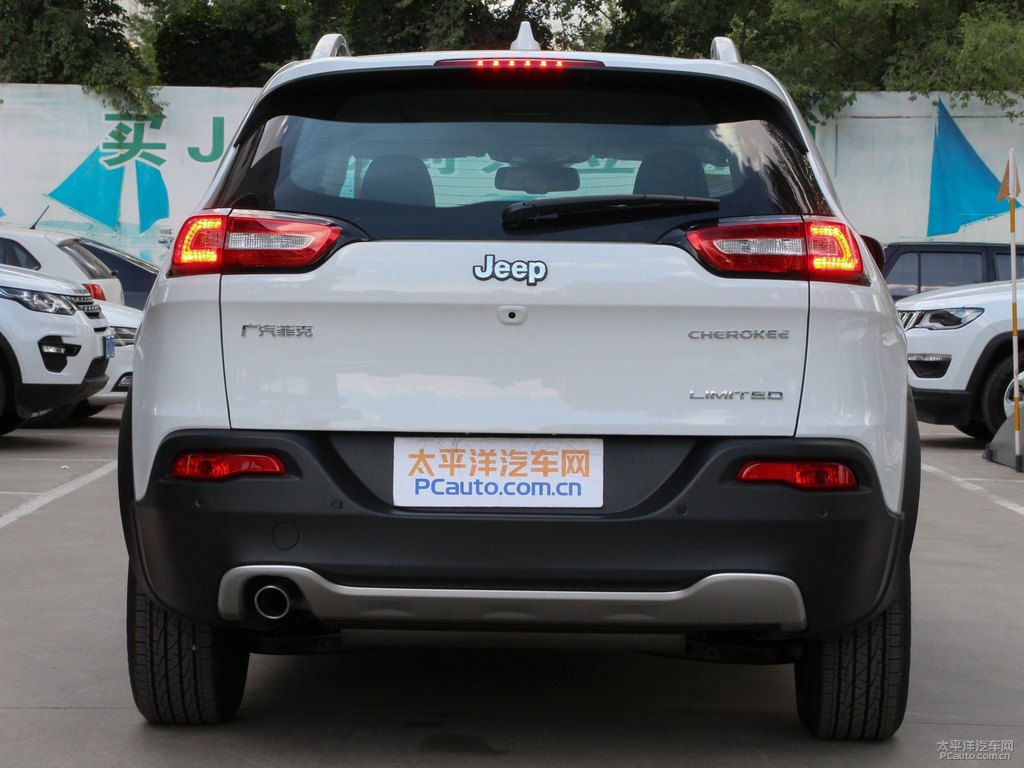 皓白自由光車(chē)尾外觀圖片