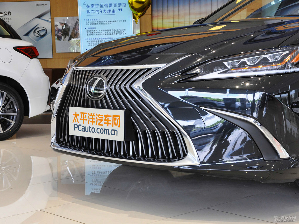 至臻黑色雷克薩斯ES車頭外觀圖片