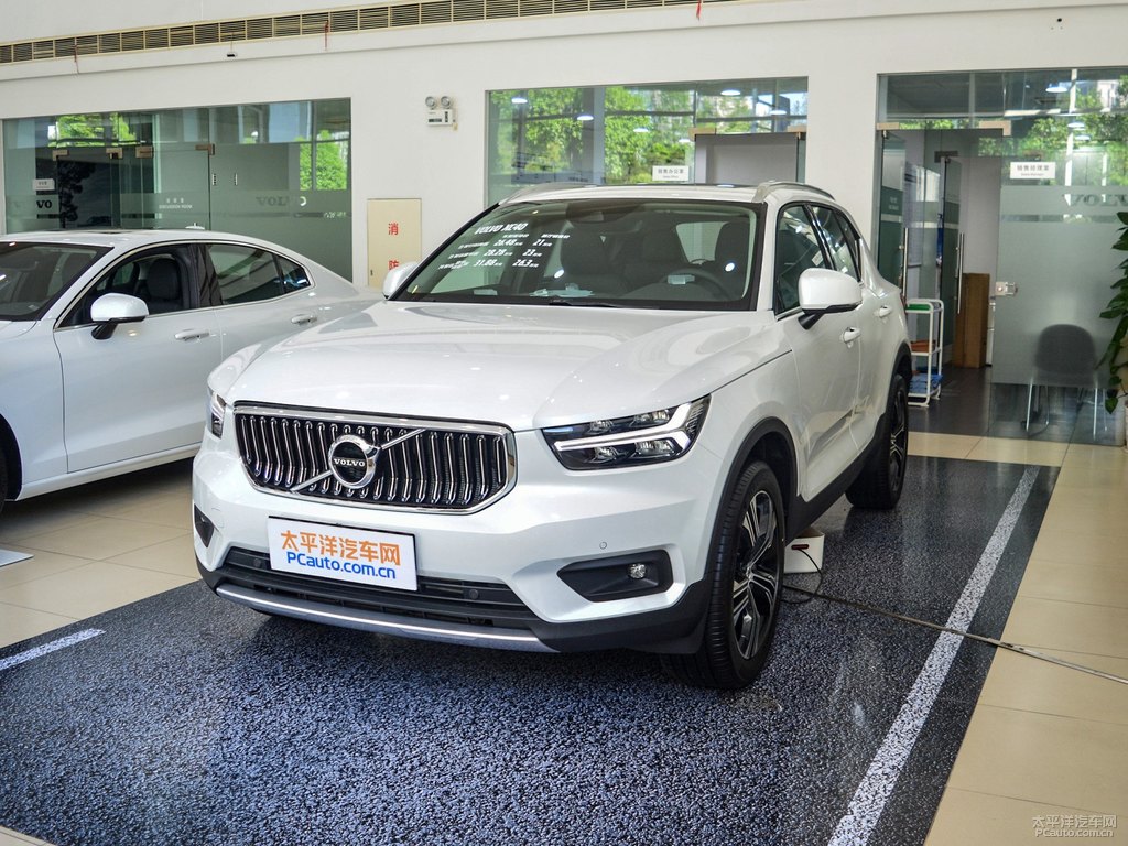 水晶白沃爾沃XC40整車外觀外觀圖片