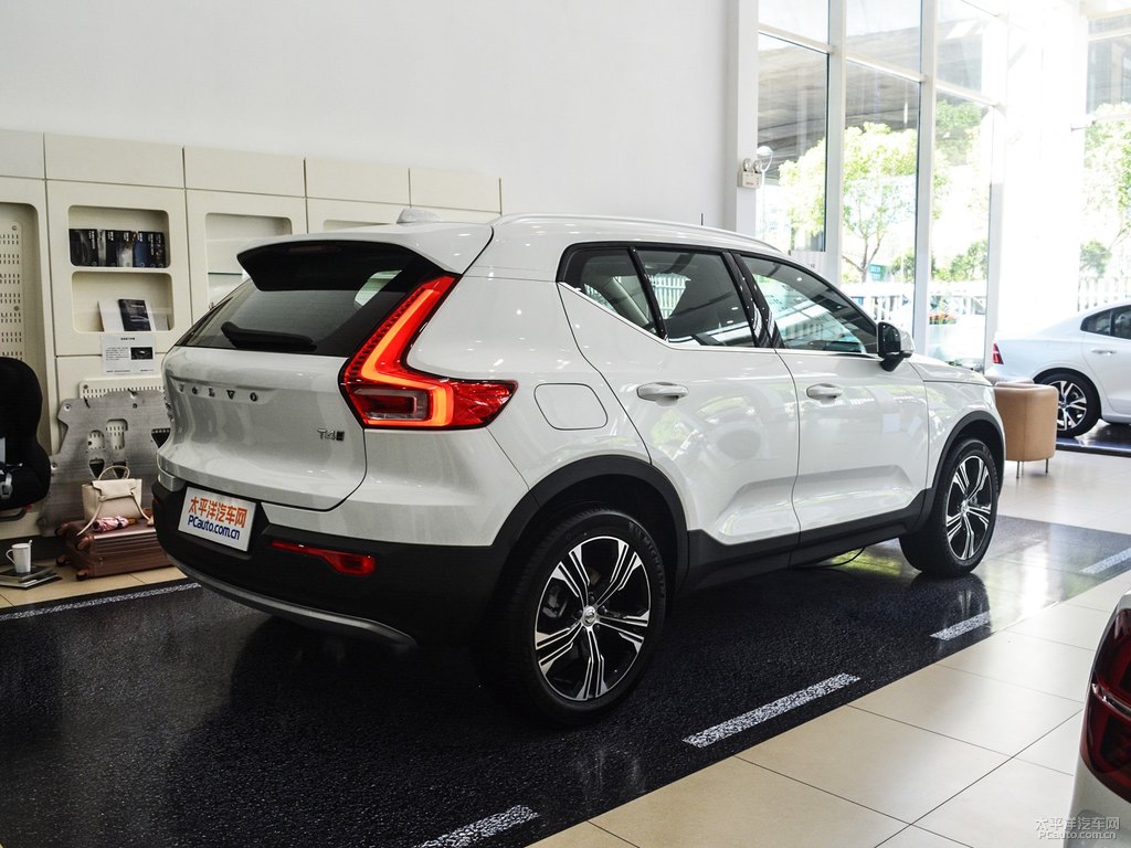 水晶白沃爾沃XC40整車外觀外觀圖片