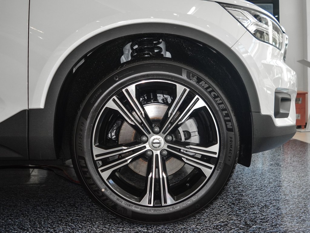 水晶白沃爾沃XC40車身外觀圖片