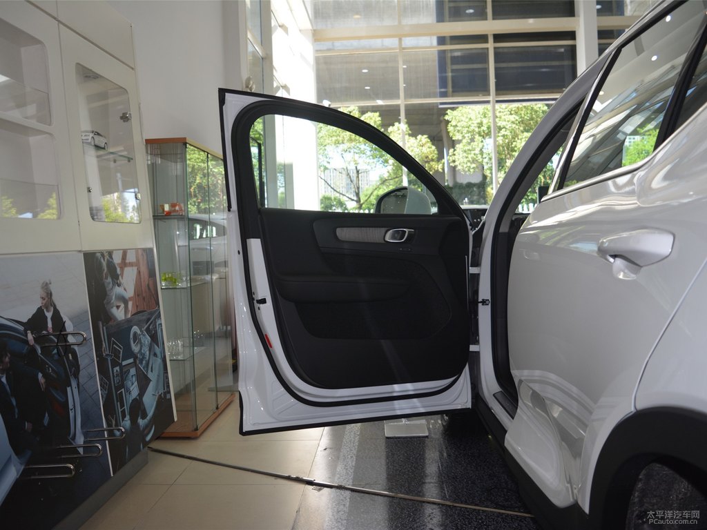 水晶白沃爾沃XC40車廂內(nèi)飾圖片