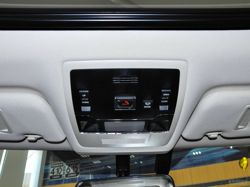 白金灰雷克薩斯UX車廂內(nèi)飾圖片
