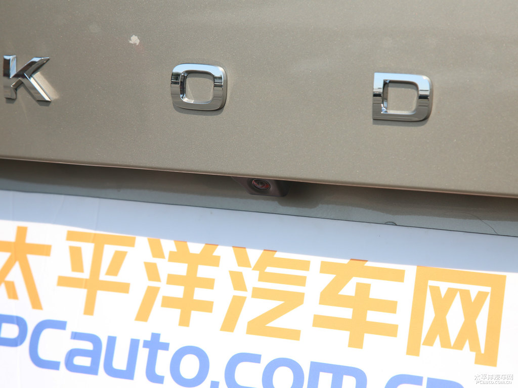檀木棕柯迪亞克車尾外觀圖片