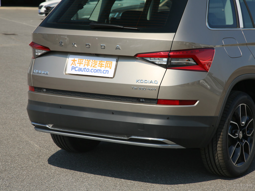 檀木棕柯迪亞克車尾外觀圖片