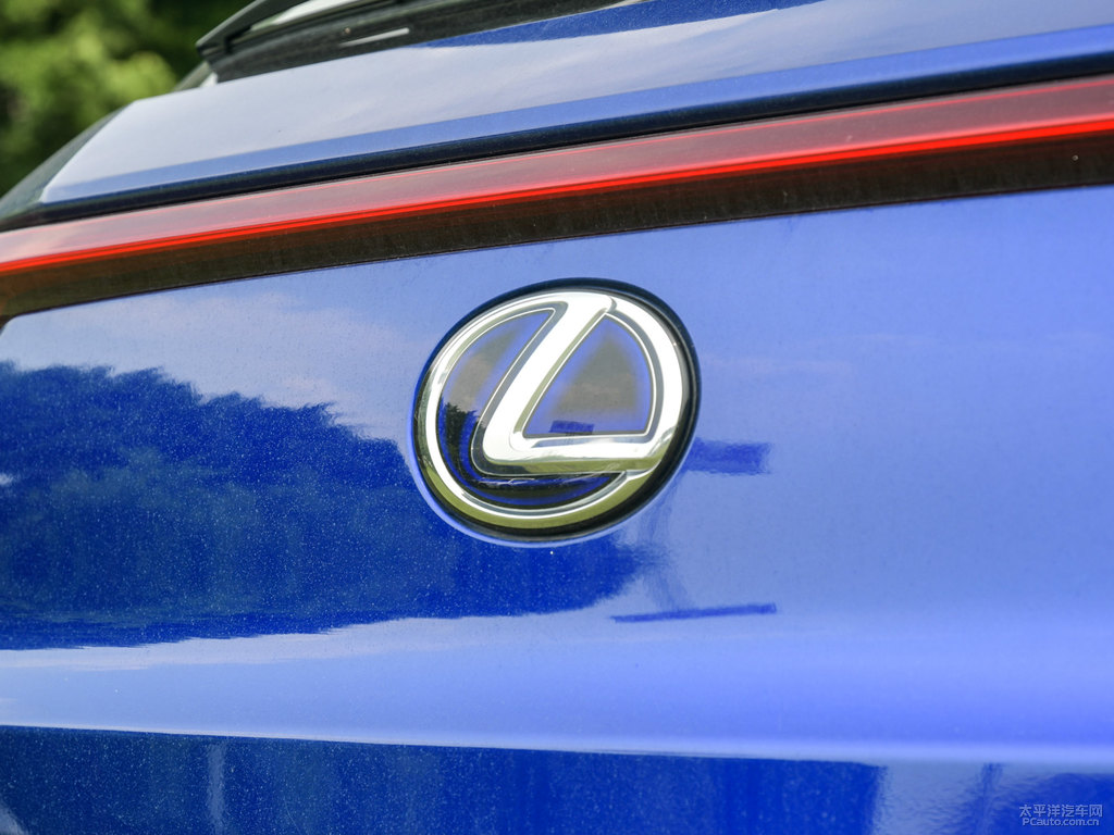 藍(lán)焰色雷克薩斯UX車尾外觀圖片