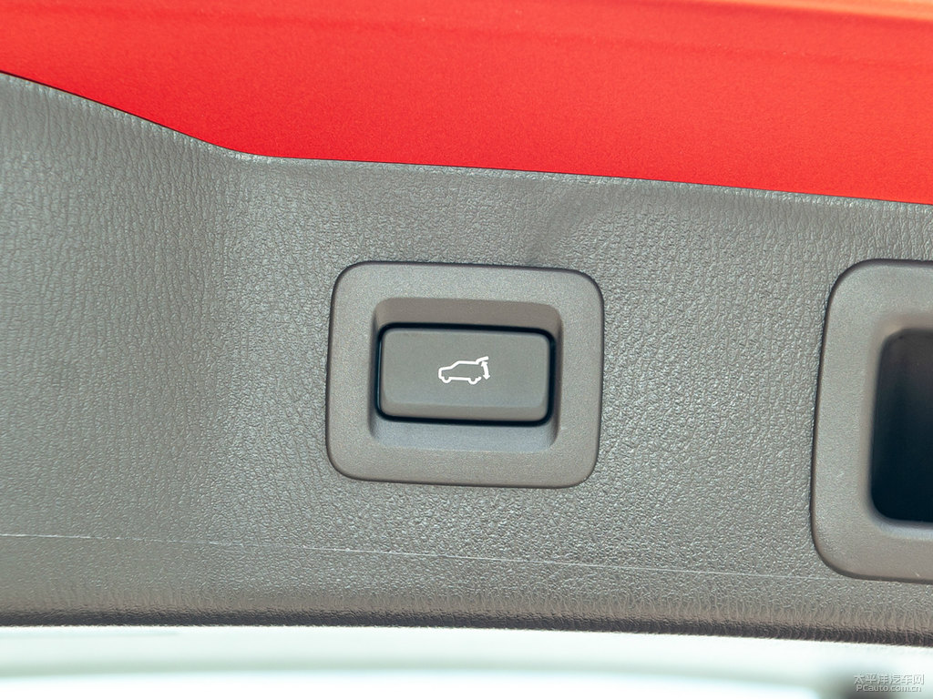 水晶魂動紅馬自達CX-5后備廂空間圖片