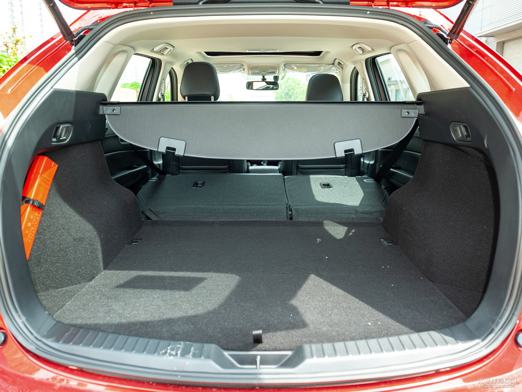 水晶魂動(dòng)紅馬自達(dá)CX-5后備廂空間圖片