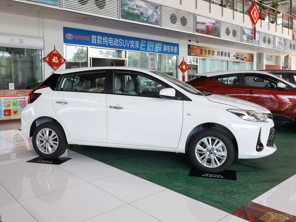 珍珠白威馳FS整車外觀外觀圖片
