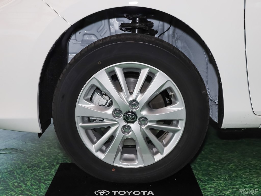 珍珠白威馳FS車身外觀圖片