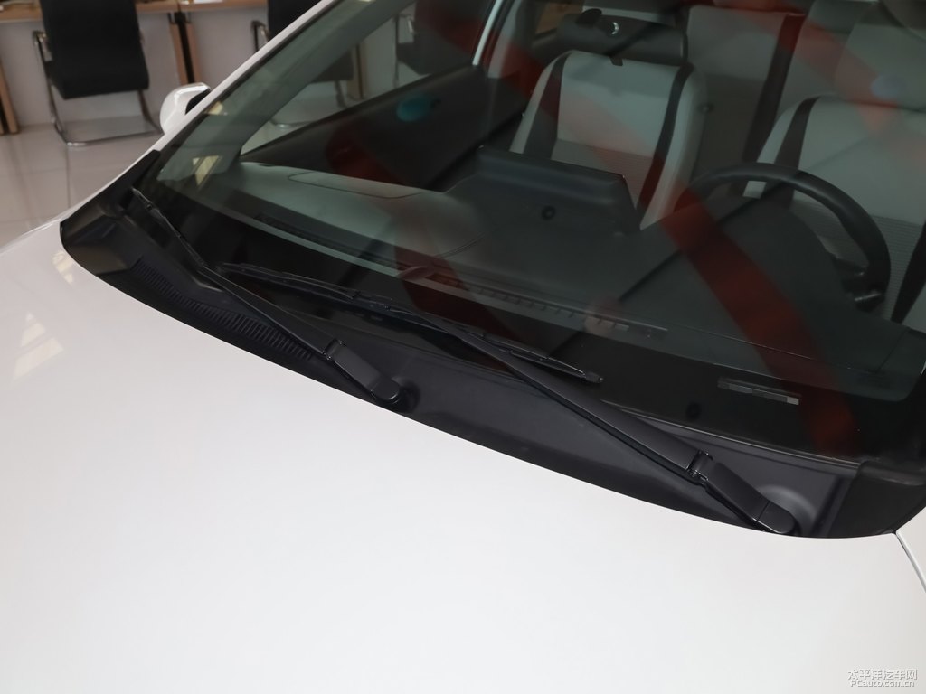 珍珠白威馳FS車身外觀圖片