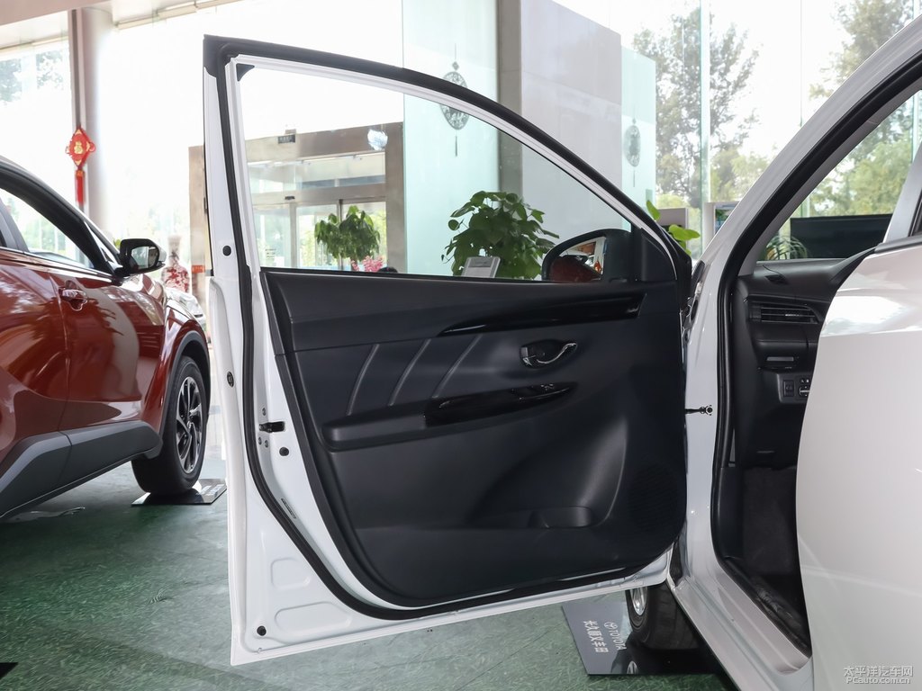 珍珠白威馳FS車廂內(nèi)飾圖片