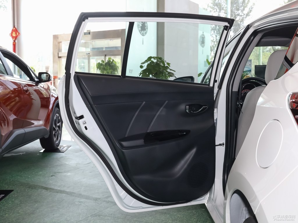 珍珠白威馳FS車廂內(nèi)飾圖片
