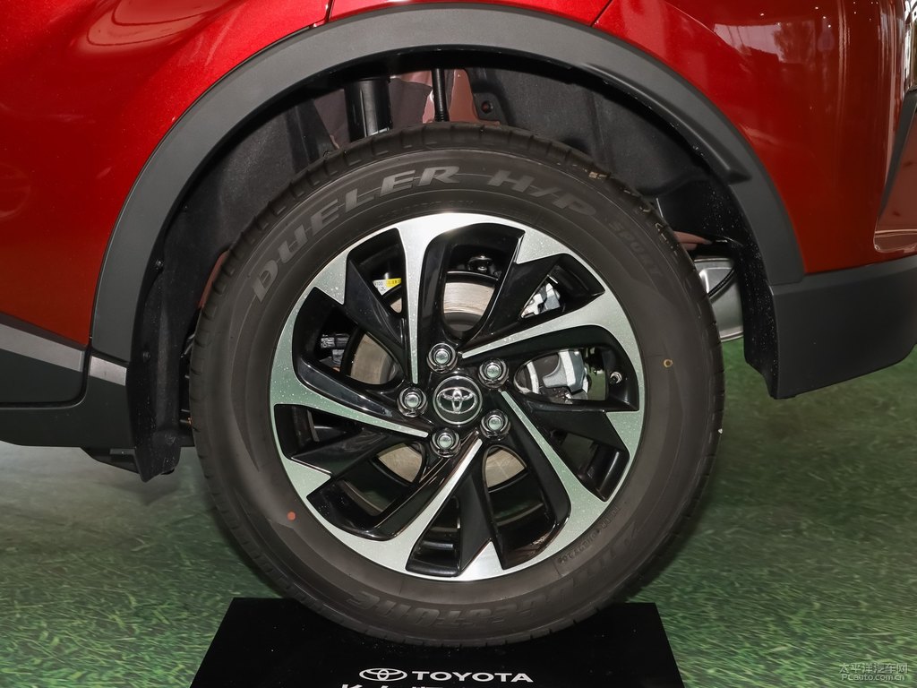 絳珠紅+白頂奕澤IZOA車身外觀圖片