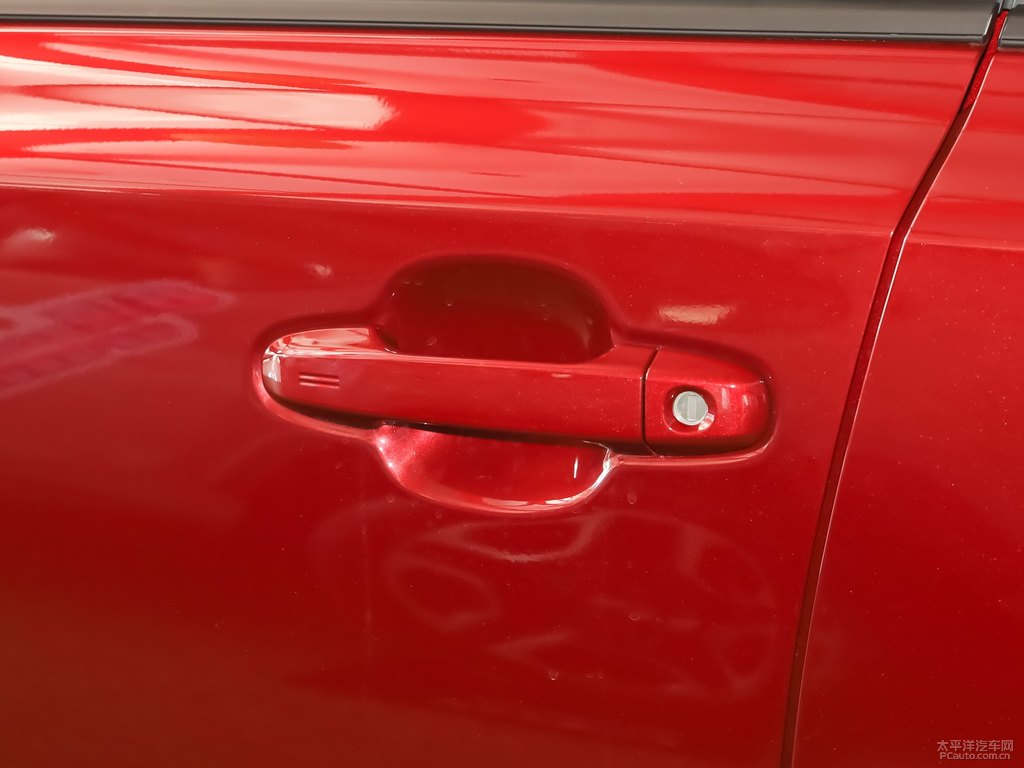 絳珠紅+白頂奕澤IZOA車身外觀圖片