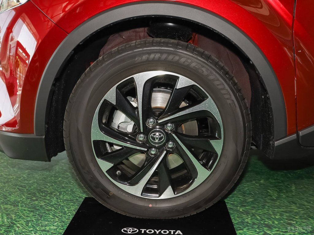 絳珠紅+白頂奕澤IZOA車身外觀圖片
