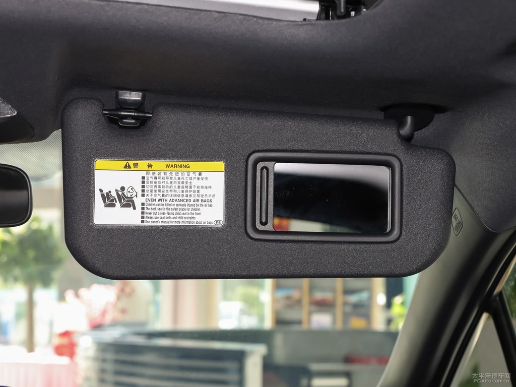 絳珠紅+白頂奕澤IZOA車廂內(nèi)飾圖片