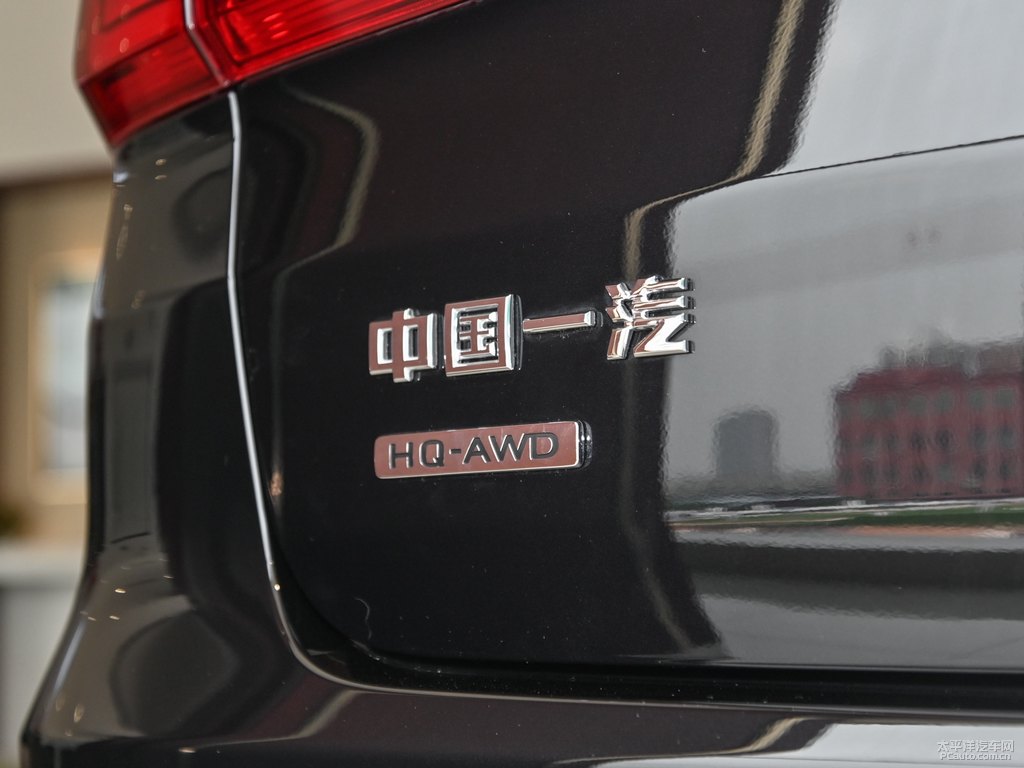 墨玉黑紅旗HS7車尾外觀圖片