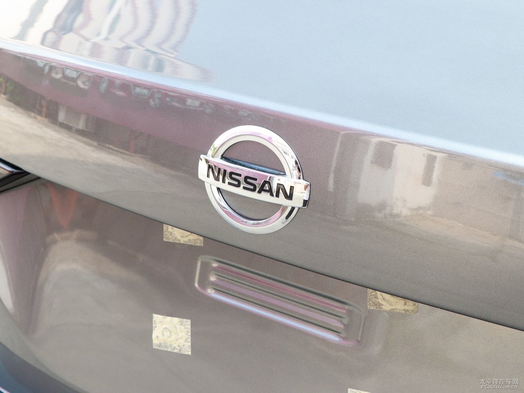 鎢鋼灰軒逸車尾外觀圖片