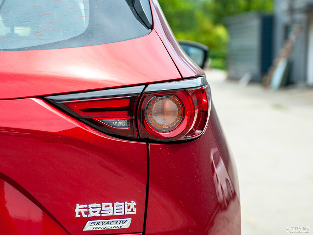 水晶魂動(dòng)紅馬自達(dá)CX-5車尾外觀圖片