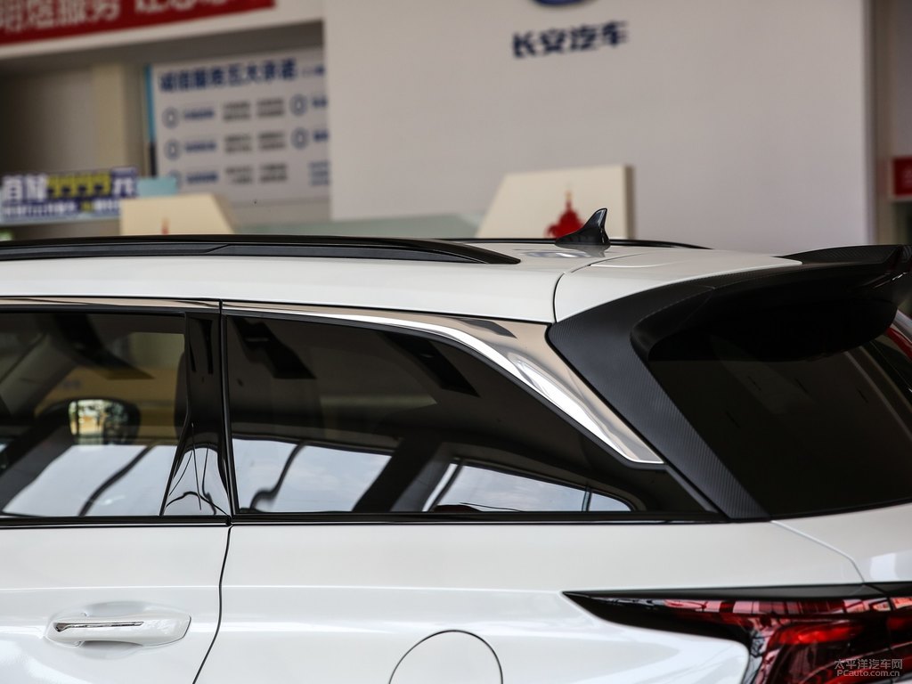 炫晶白長(zhǎng)安CS75 PLUS車身外觀圖片