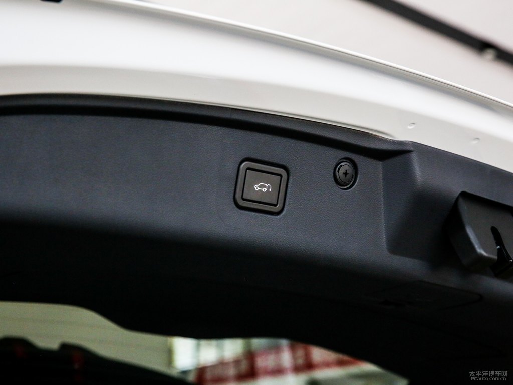 炫晶白長安CS75 PLUS后備廂空間圖片