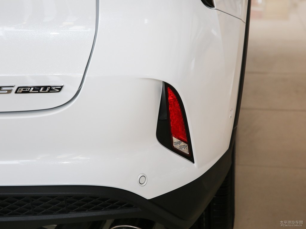 炫晶白長(zhǎng)安CS75 PLUS車(chē)尾外觀(guān)圖片
