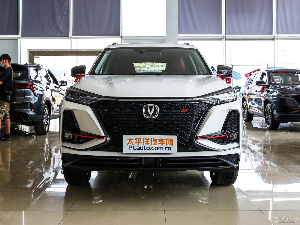炫晶白長(zhǎng)安CS75 PLUS整車(chē)外觀外觀圖片