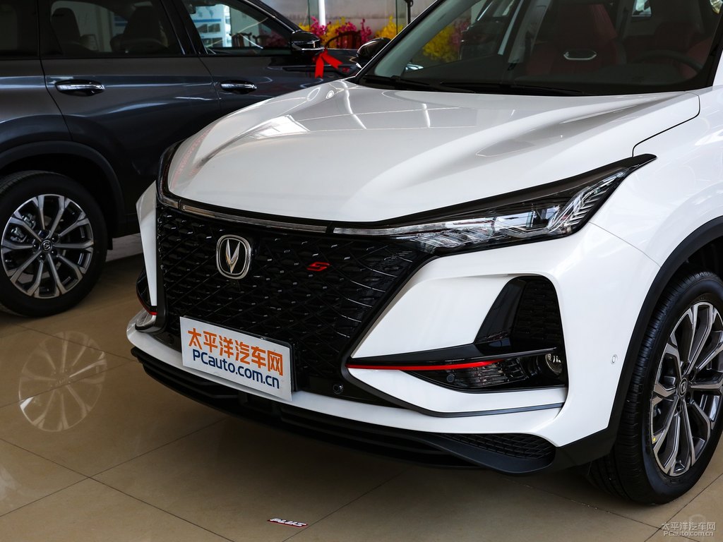 炫晶白長(zhǎng)安CS75 PLUS車頭外觀圖片