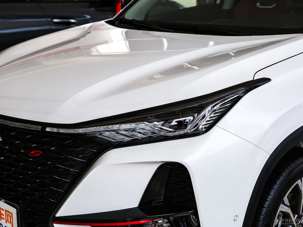 炫晶白長(zhǎng)安CS75 PLUS車頭外觀圖片