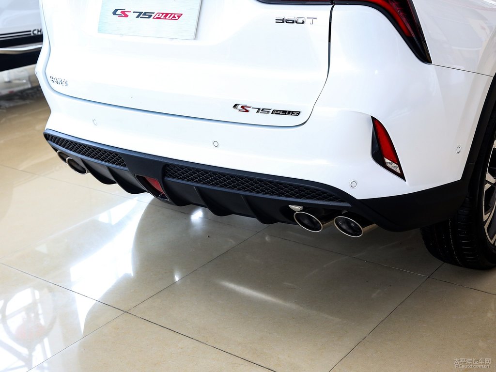 炫晶白長(zhǎng)安CS75 PLUS車尾外觀圖片