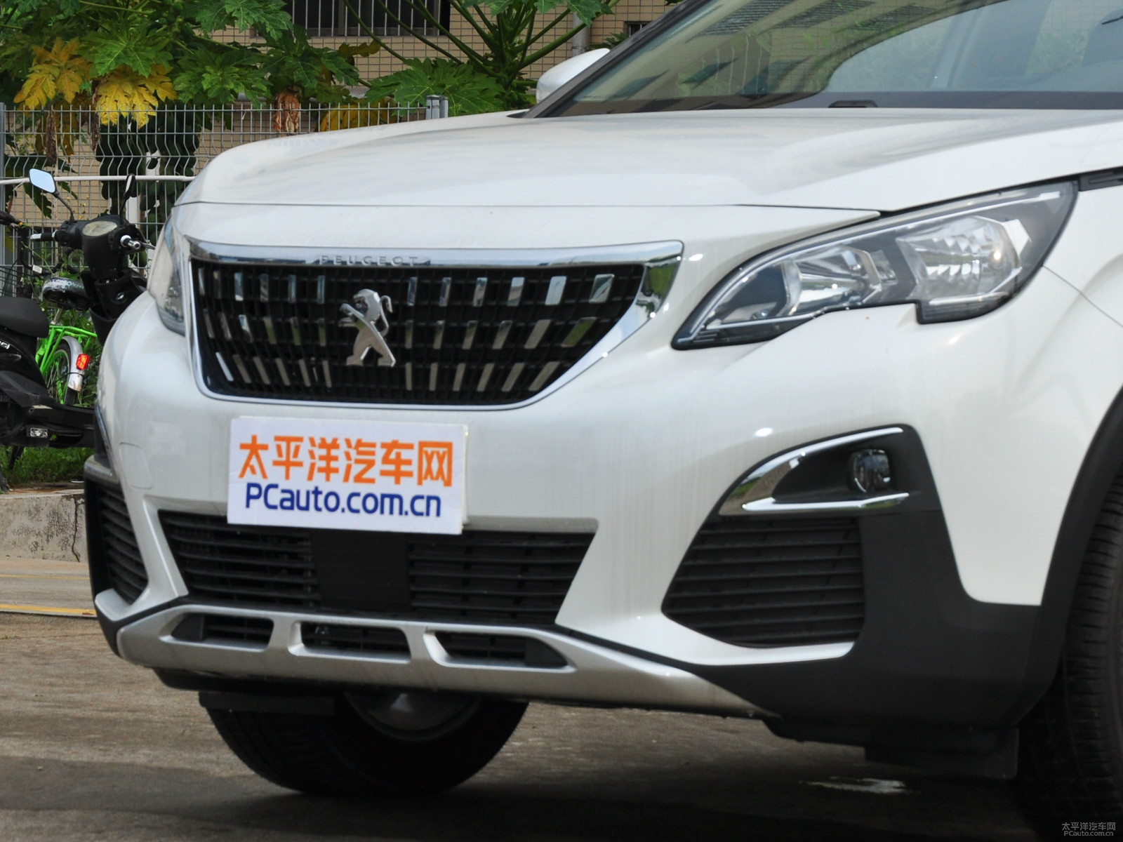 標(biāo)致4008外觀高清大圖