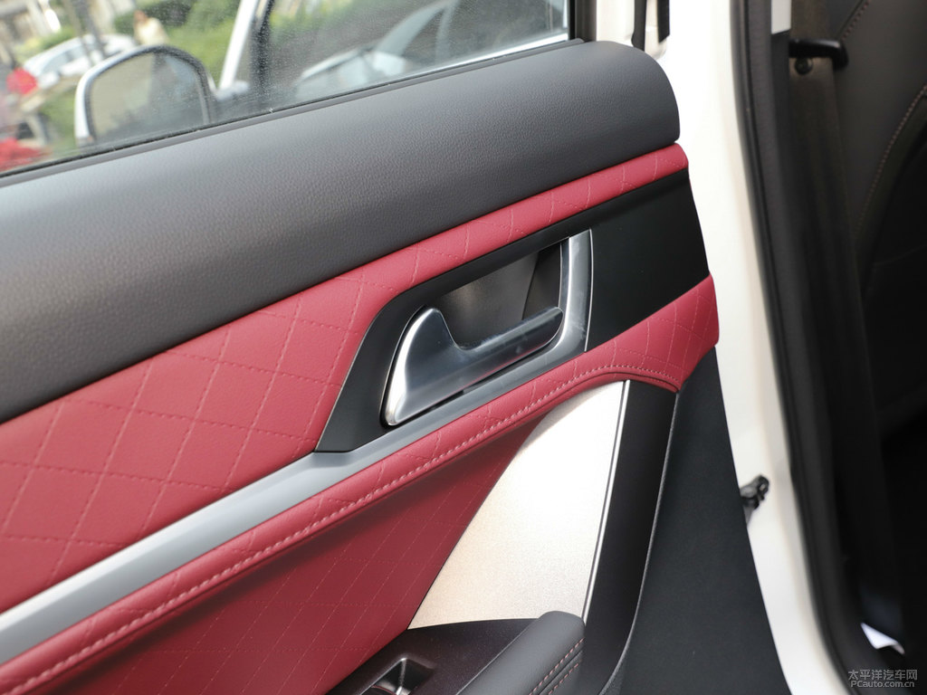 漢密爾頓白哈弗H6 Coupe車廂內(nèi)飾圖片