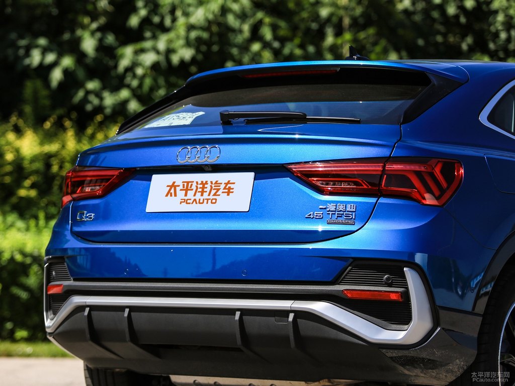 雪邦藍(lán)奧迪Q3 Sportback車尾外觀圖片