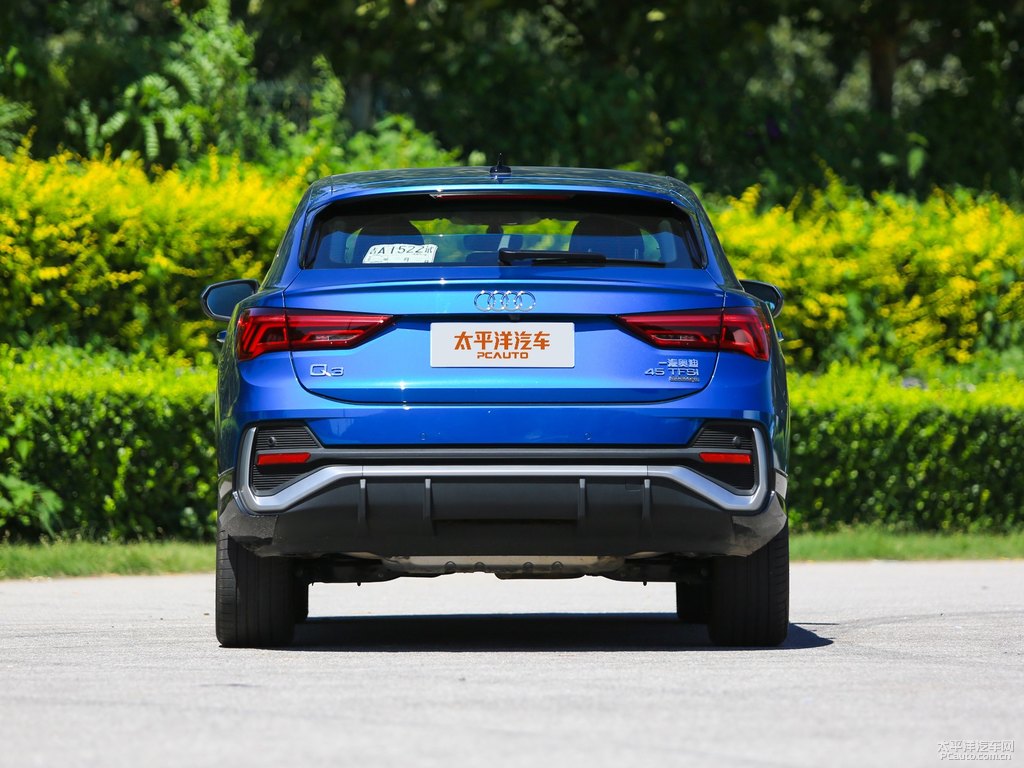 雪邦藍(lán)奧迪Q3 Sportback整車外觀外觀圖片