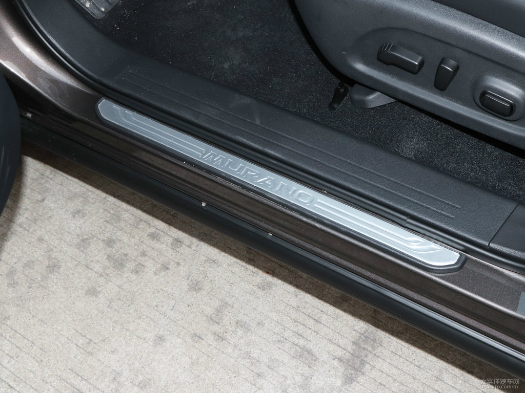 琥珀金樓蘭車廂內飾圖片