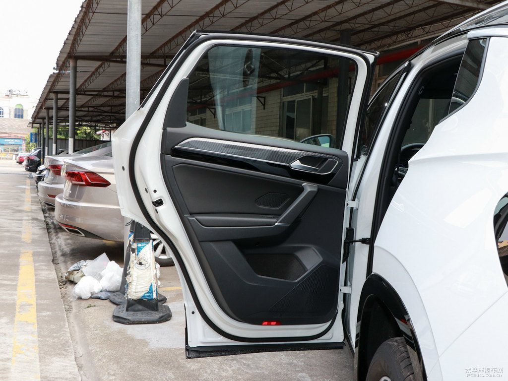極地白探岳X車廂內(nèi)飾圖片