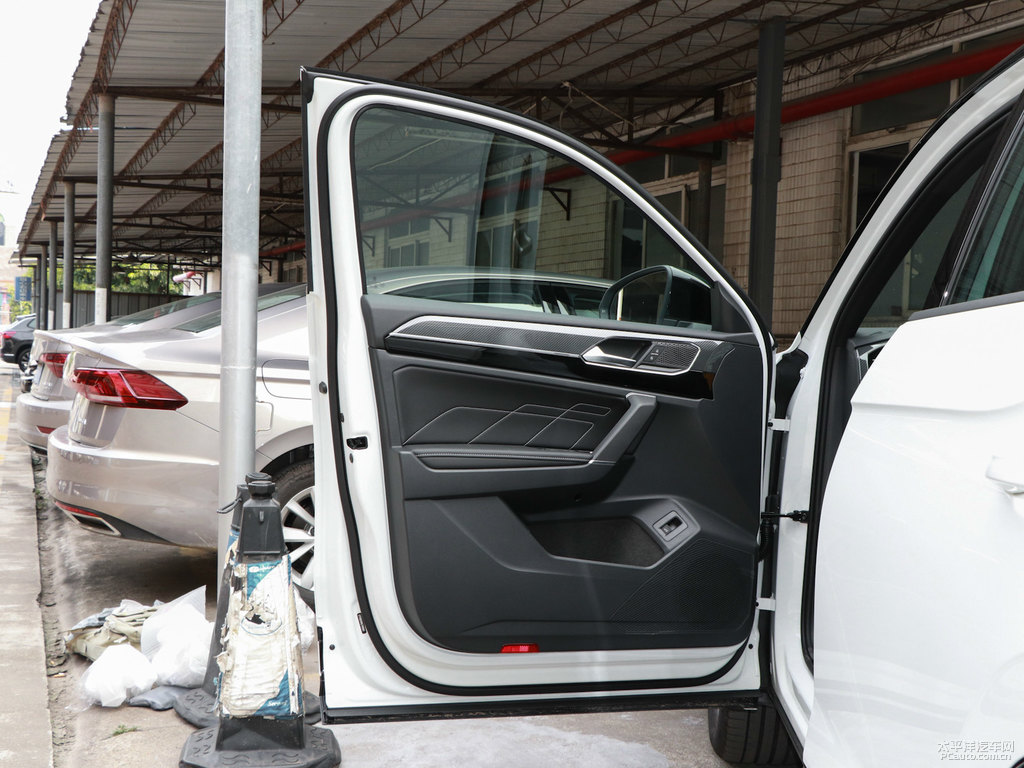極地白探岳X車廂內(nèi)飾圖片