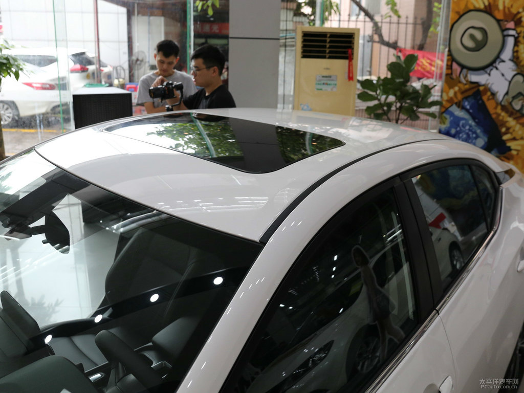 珠光白軒逸車(chē)身外觀圖片