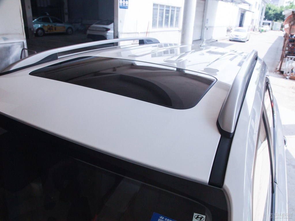 極地白北京現(xiàn)代ix35車身外觀圖片