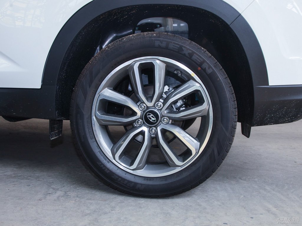 極地白北京現(xiàn)代ix35車身外觀圖片