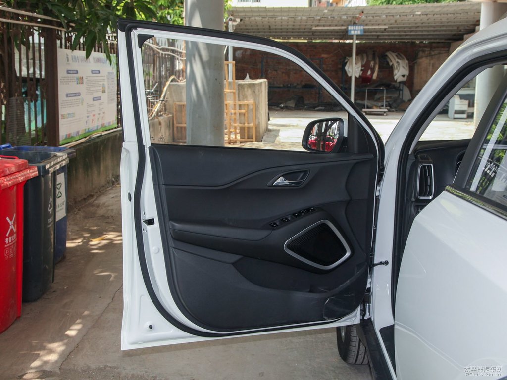 極地白北京現(xiàn)代ix35車廂內(nèi)飾圖片