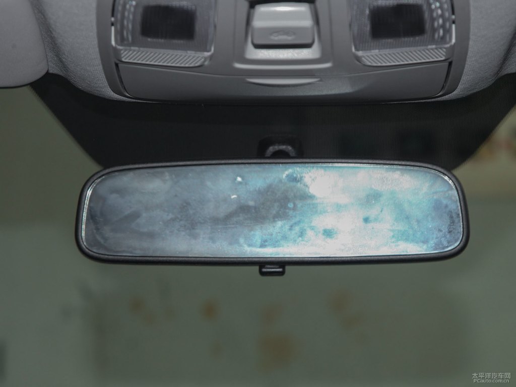 極地白北京現(xiàn)代ix35車廂內(nèi)飾圖片