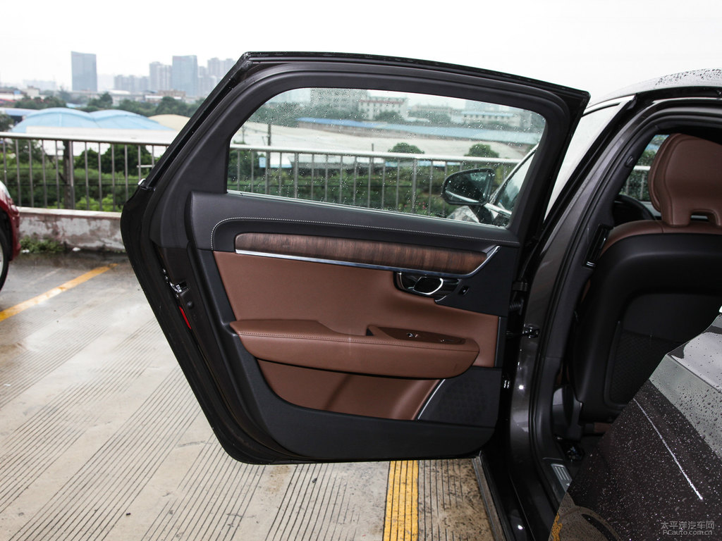 瑪瑙黑沃爾沃S90車(chē)廂內(nèi)飾圖片