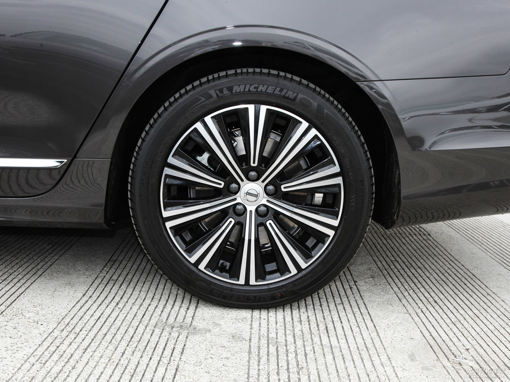 瑪瑙黑沃爾沃S90車身外觀圖片