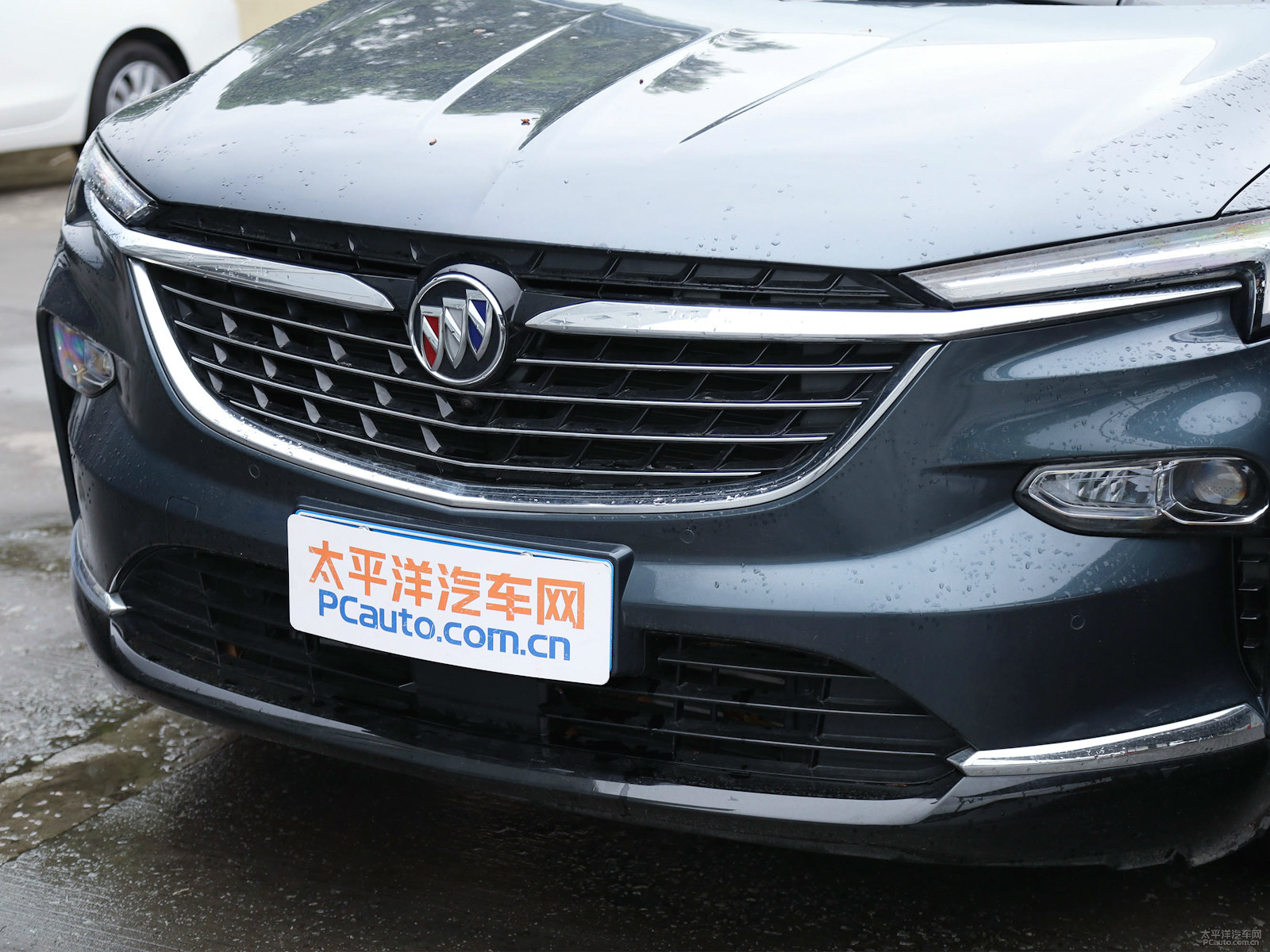 昂科旗外觀高清大圖