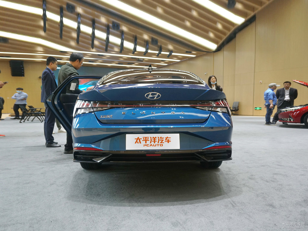 冰海藍(lán)伊蘭特整車外觀外觀圖片