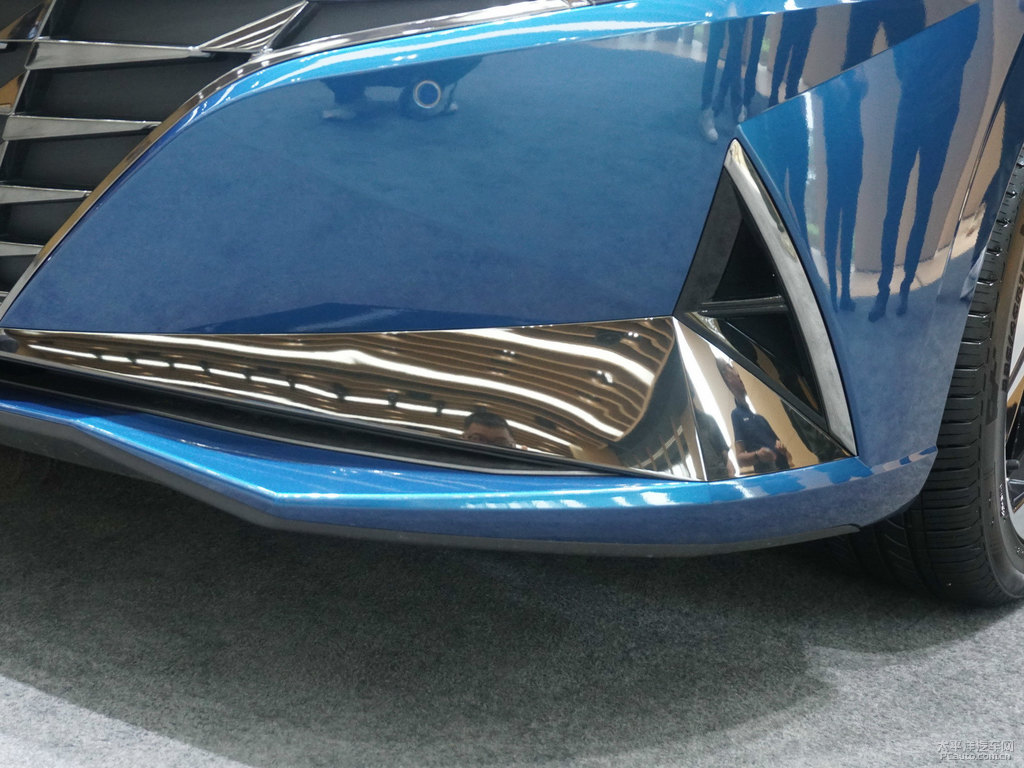 冰海藍(lán)伊蘭特車頭外觀圖片
