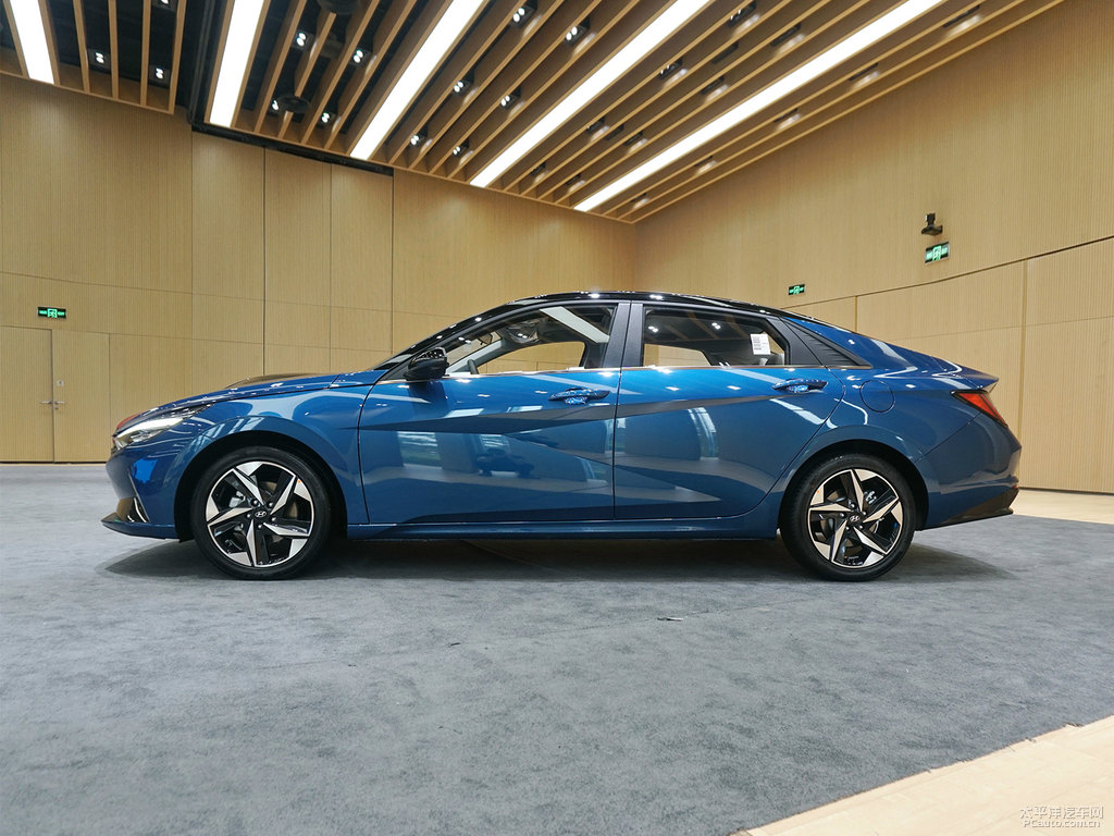 冰海藍(lán)伊蘭特整車外觀外觀圖片