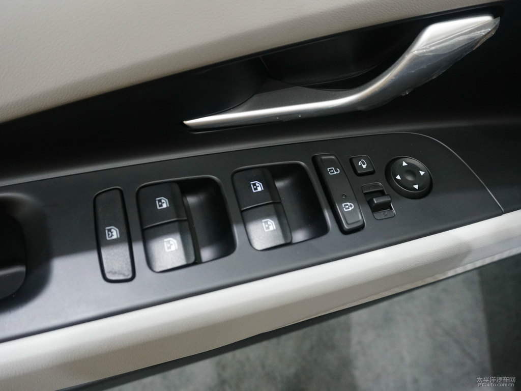 冰海藍伊蘭特車廂內飾圖片